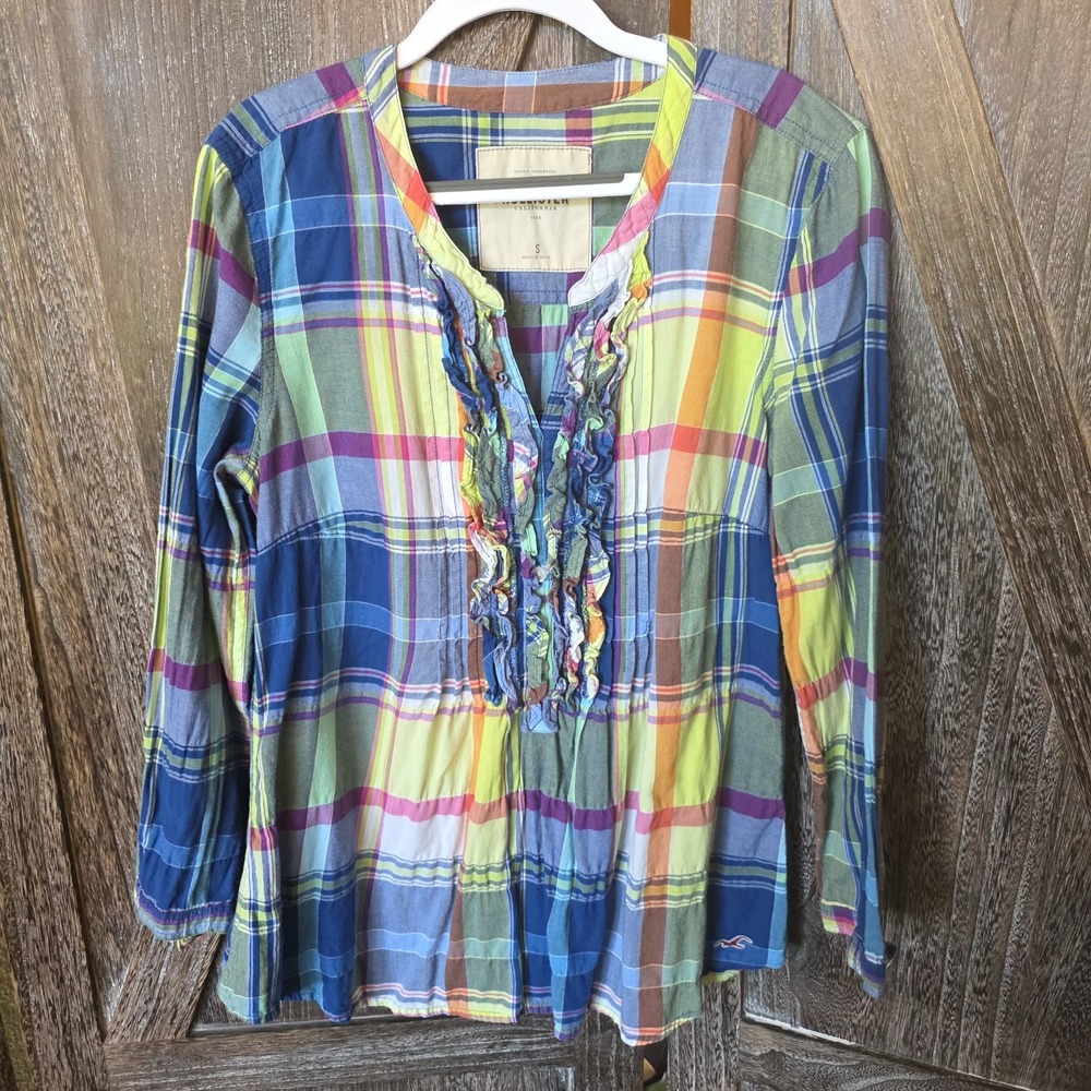 Hollister Shirt Women's Size Small Multi Color Plaid Ruffle Neckline Pleated